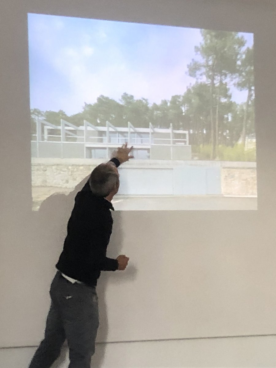 landinezrey_arq's tweet photo. Tras su exposición en la #ETSAM - #upm visitamos la CASA en ABANTOS con José María Sánchez García, el profesor Javier Girón y los alumnos de Geometría y Dibujo de la Arquitectura II [  #gDA2 ] Otra vez un día de clase se convierte en algo excepcional https://t.co/oqbqllBbIS