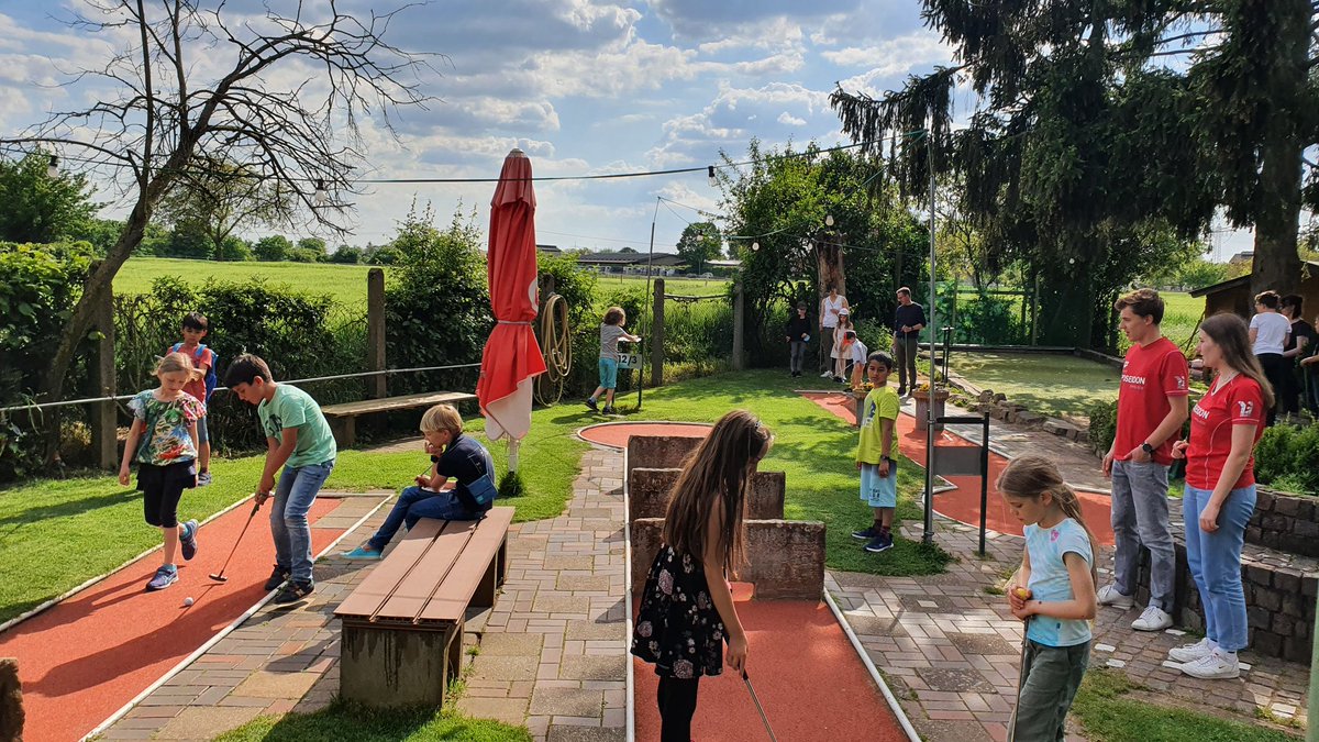 sgposeidon's tweet photo. Minigolfnachmittag unserer Poseidonjugend bei bestem Wetter am Samstag in Eppelheim😊⛳ #sgposeidon https://t.co/oCNuXlVmgC