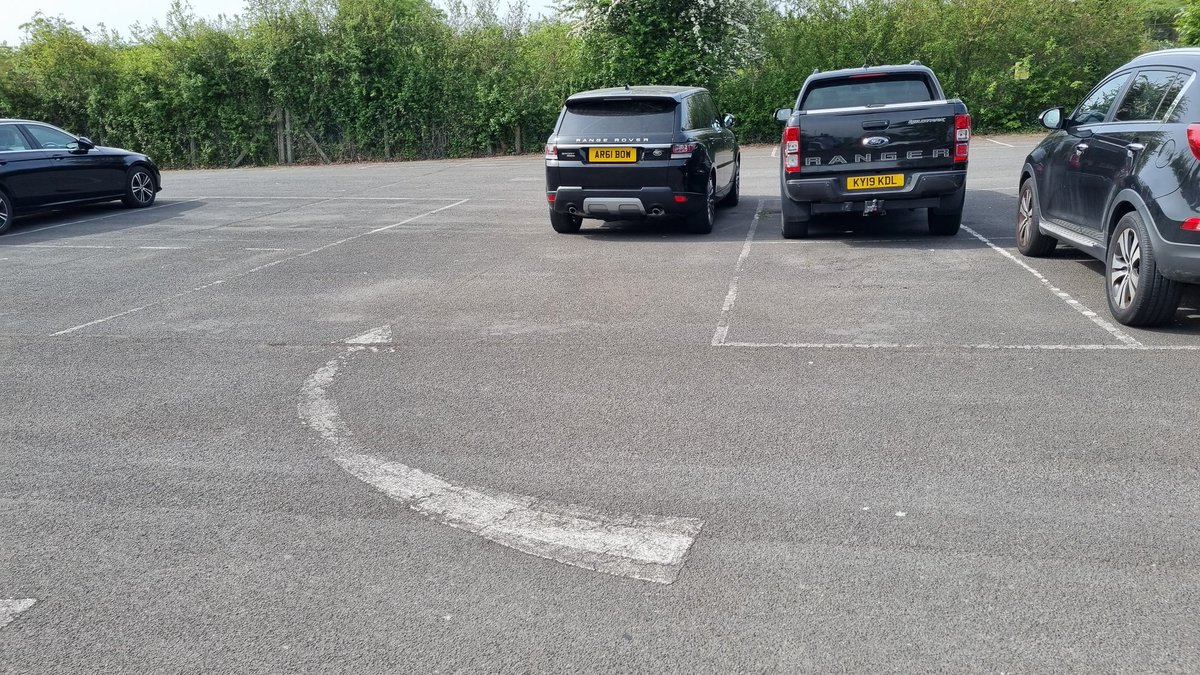 Hurly_Dog's tweet photo. @yplac loads of free spaces, so why not park in the one area with no spaces? https://t.co/bVYTIIozpo