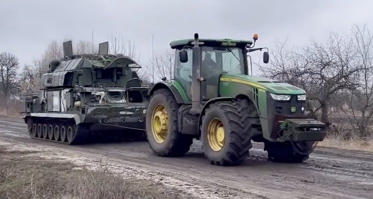AndrewJGriffit1's tweet photo. Ukraine should do a May Day parade of tractors pulling all the Russian tanks they have ‘liberated’. https://t.co/NihpPYgwD4