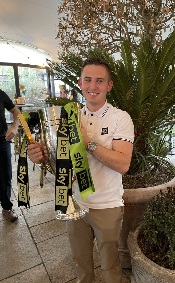 todd2morgan's tweet photo. There she is 🙌😍🏆 @FGRFC_Official https://t.co/QzeUugw8Ol