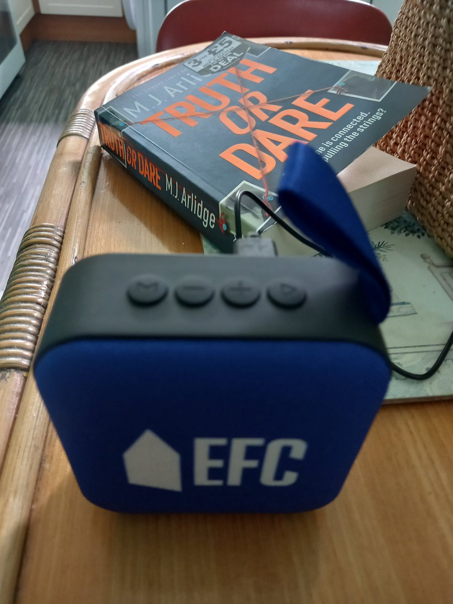 #popmaster Well I am confused_ I am an Everton member and they sent me thus; is THIS a smart speaker??? Yours faithfully non tech person of the year.....