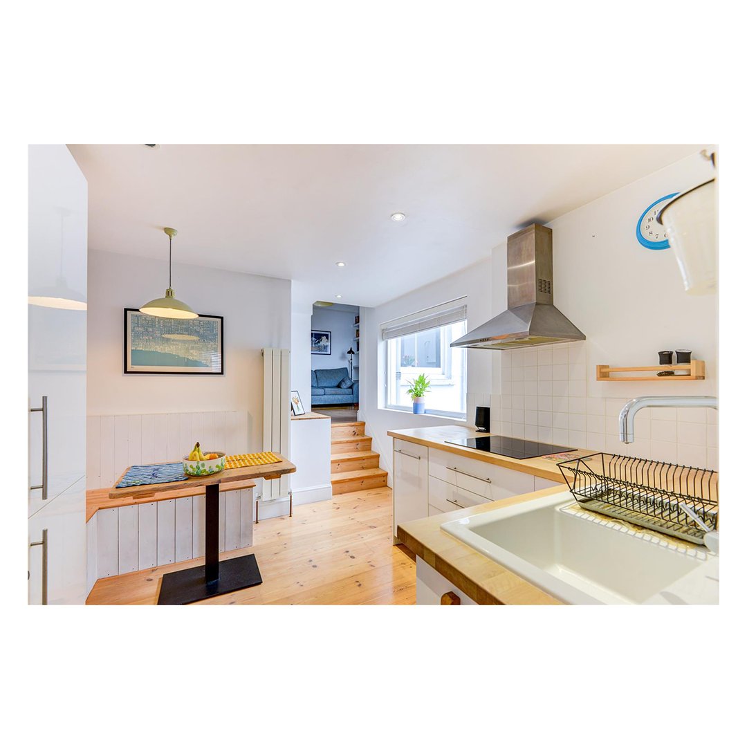 LextonsAgent's tweet photo. Sales - Set inside a distinctive red brick Edwardian conversion, the bustling cafes, shops and restaurants of Seven Dials and Western Road are within easy reach, along with both Brighton and Hove mainline train stations.

Click here for more details: https://t.co/p9e1goRSU7 https://t.co/Eft0mcFapT