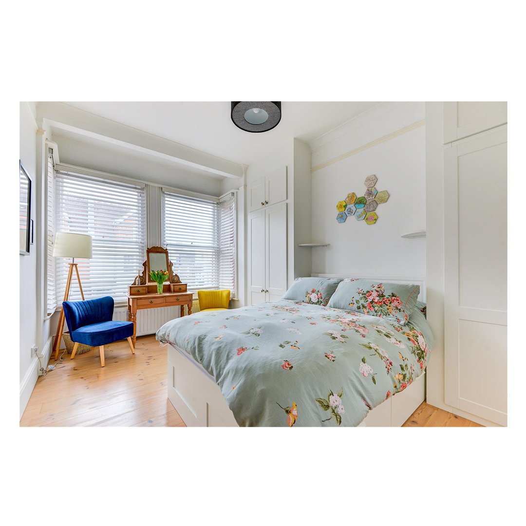 LextonsAgent's tweet photo. Sales - Set inside a distinctive red brick Edwardian conversion, the bustling cafes, shops and restaurants of Seven Dials and Western Road are within easy reach, along with both Brighton and Hove mainline train stations.

Click here for more details: https://t.co/p9e1goRSU7 https://t.co/Eft0mcFapT