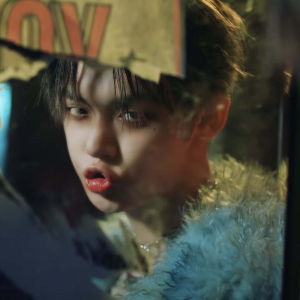 yjchwe's tweet photo. this beomgyu                  this yeonjun https://t.co/AbeH5kNiZa