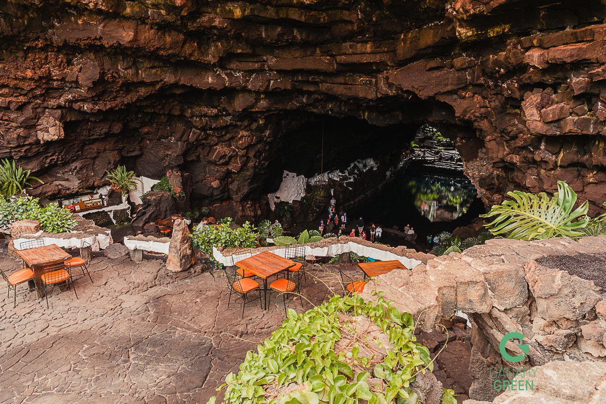 CanIslandsGreen's tweet photo. During our visit to #Lanzarote, we had a day dedicated to learning more about #CésarManrique.
The #Jameos del Agua cave is the product of the ceiling collapse of a lava tube formed more than 3,000 years ago, when the #eruption of the Corona volcano took place.🌋

📸: @hvmansocial https://t.co/wkhA1yz01A