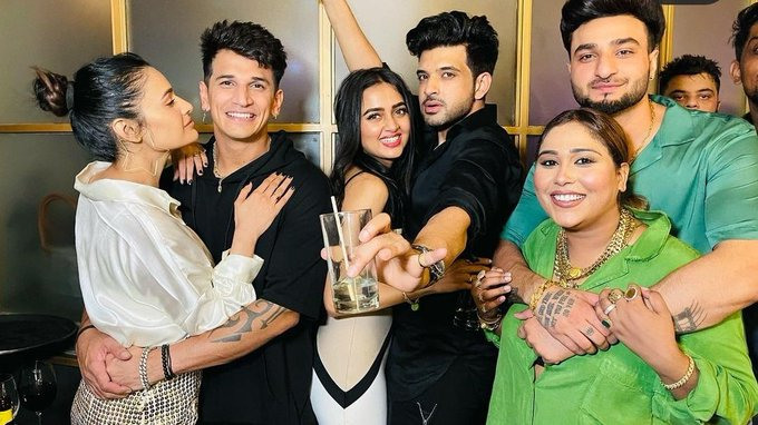 AmanSin97241522's tweet photo. #TejasswiPrakash #KaranKundra #MunawarFaruqi and more attend #LockUpp success bash. See pics!
.
.
. 
#Retweet

https://t.co/9u3VKJpDGJ

#TejasswiPrakash #KaranKundrra  #LockUppWithTejRan  #LockUppSuccessParty #MunawarFaruqui https://t.co/0y6RmrzpA3