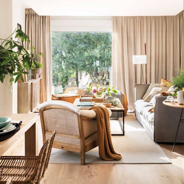 Uno de los elementos más naturales en una casa son las cortinas. 

Puedes jugar con ellas para crear una mayor sensación de altura y amplitud. Si quieres conseguir este efecto, prueba a colgar las cortinas lo más alto que puedas en el techo.

#deco #decoracion #decotips #interior