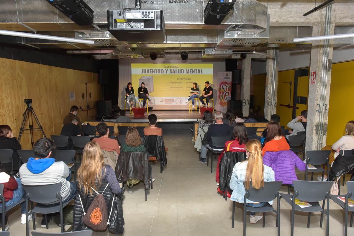 JovenesCCOOCyL's tweet photo. La semana pasada en #Valladolid y #Salamanca, tuvieron lugar dos jornadas de debate sobre salud mental. Espacios como estos son necesarios para atacar colectivamente dicha lacra. 

¡La salud mental es cosa de todos y todas! ✊🏻 https://t.co/iVtdyPEeto