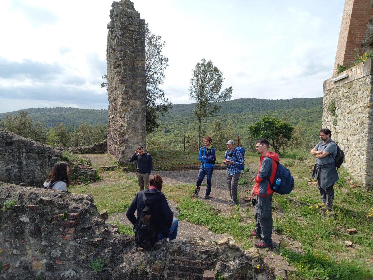 SLichenologica's tweet photo. Ecco alcune immagini della prima escursione lichenologica di questo anno tenutasi sabato 7 maggio presso la località di #Crevole nei pressi di Murlo (Siena).
#licheni #escursione #GdLBiologia #biologia https://t.co/dKXWiGK1Rp