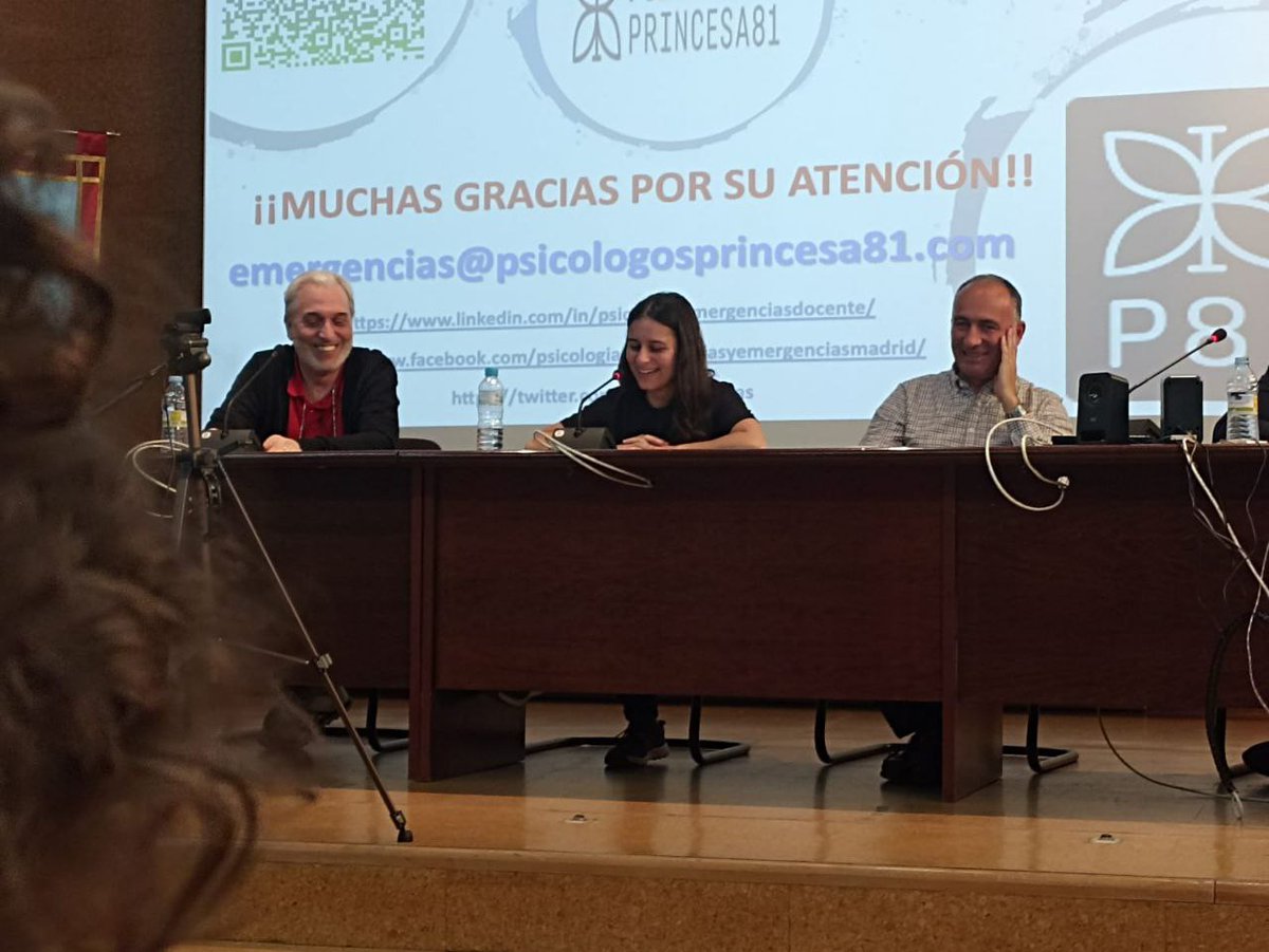JovenesCCOOCyL's tweet photo. La semana pasada en #Valladolid y #Salamanca, tuvieron lugar dos jornadas de debate sobre salud mental. Espacios como estos son necesarios para atacar colectivamente dicha lacra. 

¡La salud mental es cosa de todos y todas! ✊🏻 https://t.co/iVtdyPEeto