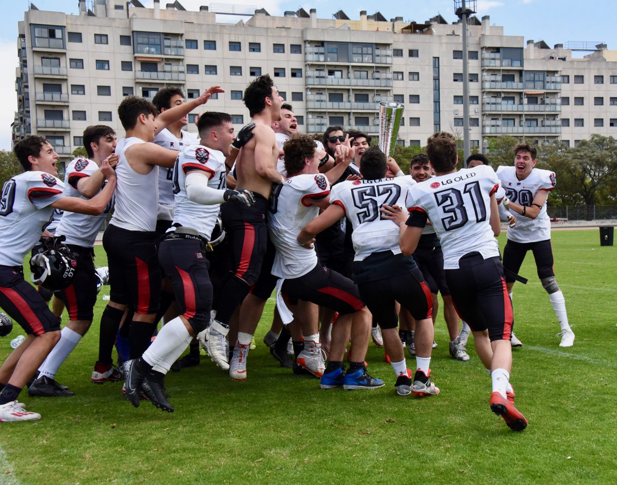 FEFA_Spain's tweet photo. 🏆 #LNFAJúnior 
🏈 ¡¡Sexto título consecutivo para @lgespana @BlackDemonsFA!! ¡¡La FINAL, en imágenes!! Y la crónica, en https://t.co/qg4EQQd0UL

¡Más fotos, aquí!
👇
https://t.co/RtAadTP3XY

📸 Lola Morales

#ConéctatealFootball🏈   
@deportegob @live_vuvuzela @barberarookies https://t.co/uuVl6uFvuu