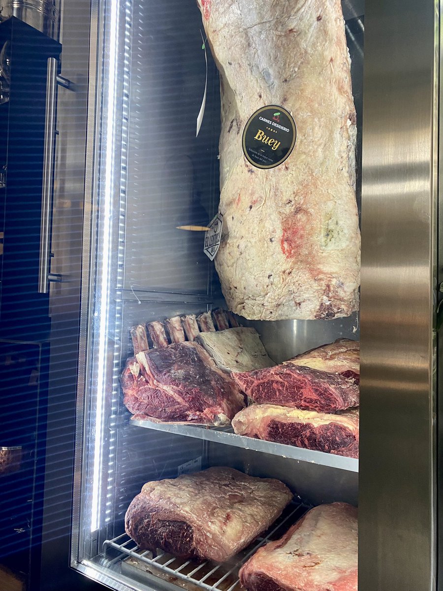NoloNefer4's tweet photo. Hoy hacemos nuestro Directo Marca Sevilla desde el restaurante Leña al Lomo. Magnífico sitio con un género espectacular 🙌🏻🙌🏻🔝🔝📻📻 https://t.co/mvBymyEXjj