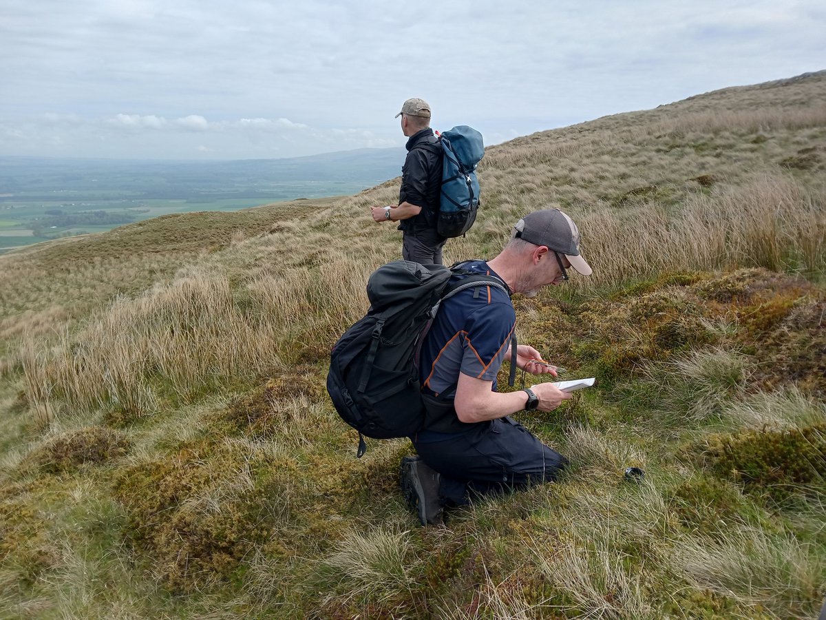 I like this top tip from @hillsofhame for thumbing the map, little arrow drawn on the thumb nail!! Thank Al. Some excellent nav skills on display over the weekend from Al, Michael, Gilbert and Jonathan on a Gold @nnas_uk National Navigation Award course.