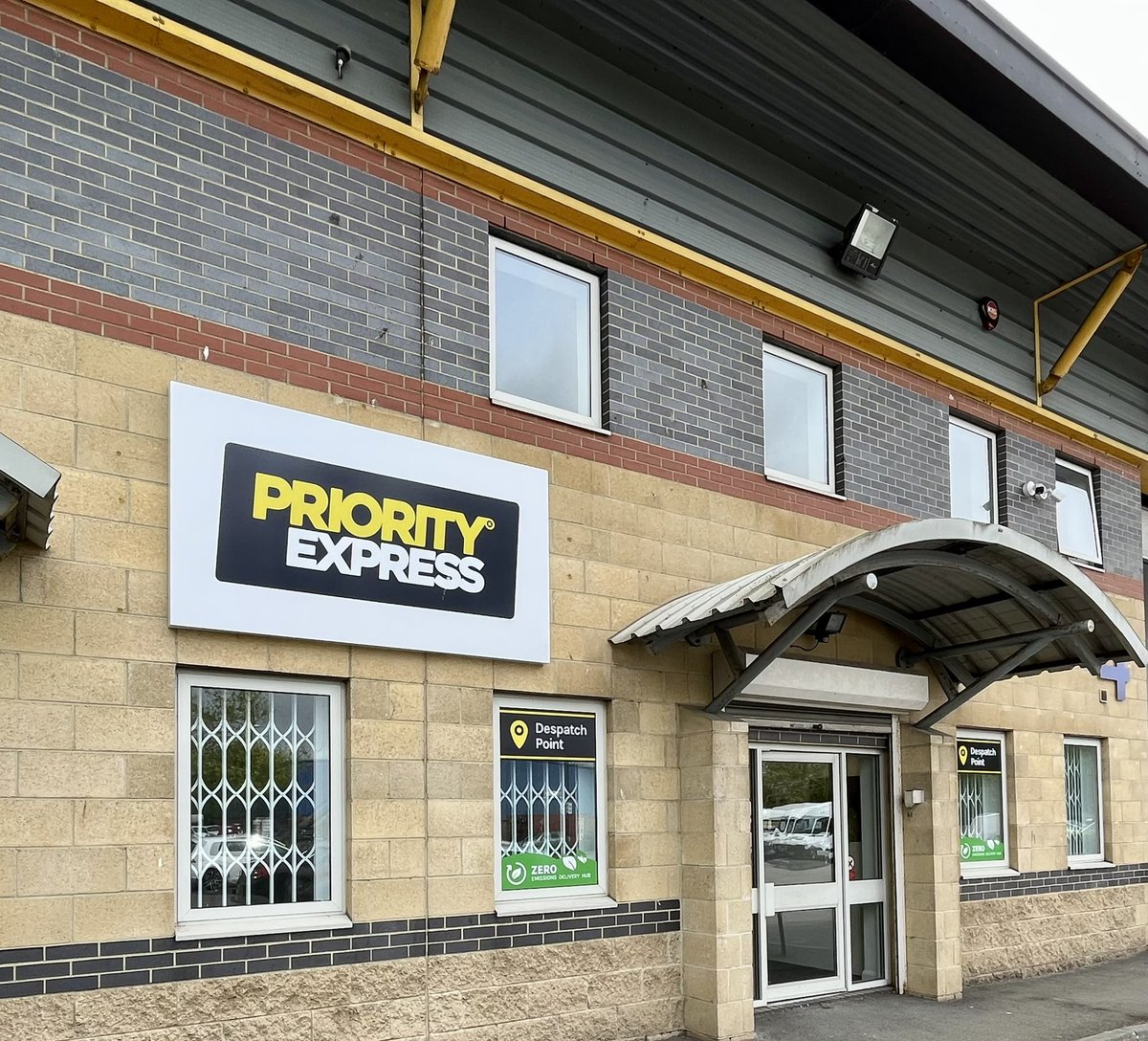 We’re pleased to announce that our new Despatch Point will open on Monday, 16 May ‘22. Conveniently located at Unit 4 St Phillips Central, for parcel drop-ins up to 6pm Monday-Friday!