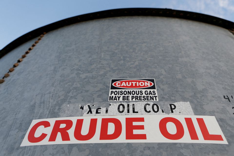Daisyfinance's tweet photo. Oil prices fell along with Asian stocks Monday, with Brent crude down 28 cents, or 0.3 percent, to $112.11 a barrel. U.S. West Texas Intermediate crude was down 41 cents, or 0.4 percent, at $109.36 a barrel. https://t.co/BsqDCfeGSi
