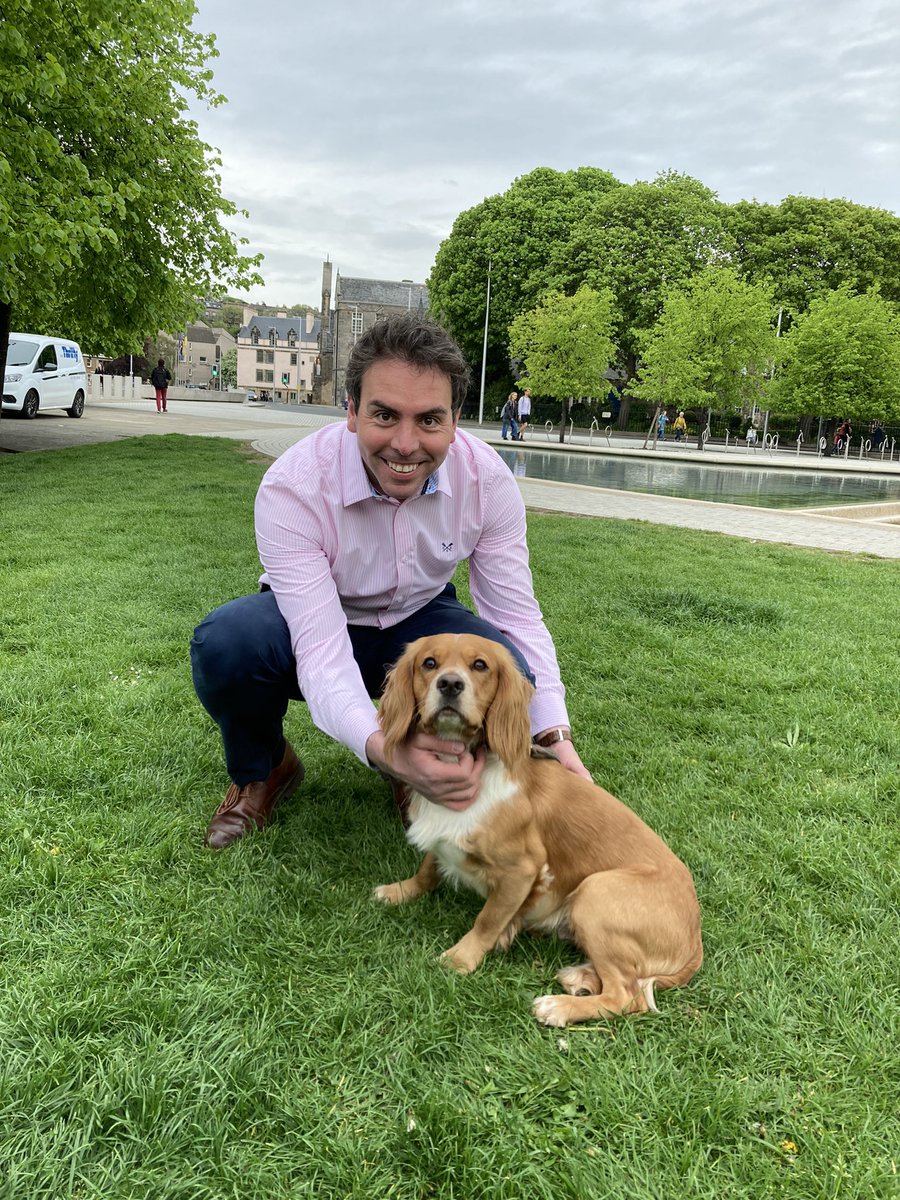 DT_Pawlitical's tweet photo. Luca and @mgoldenmsp are talking strategy for the agility course. Good luck, Luca! 🐶 #HDOTY https://t.co/0nuNZdMfap