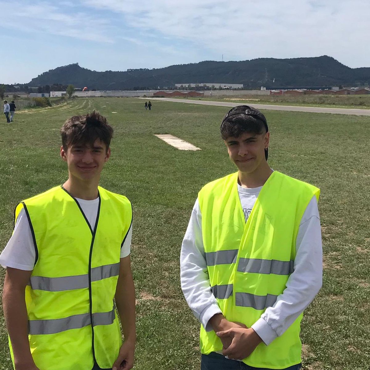 VedrunaTona's tweet photo. REGIONAL CATALUNYA 🛰

Aquest passat dissabte, 2 dels nostres equips de 4tESO han participat en la Regional Catalunya a l’aeròdrom d’Igualada. Han pogut enlairar els seus CanSat. Ara toca interpretar les dades obtingudes i defensar davant un comitè de científics!

#CanSat2022 https://t.co/wPsWRDxlFK
