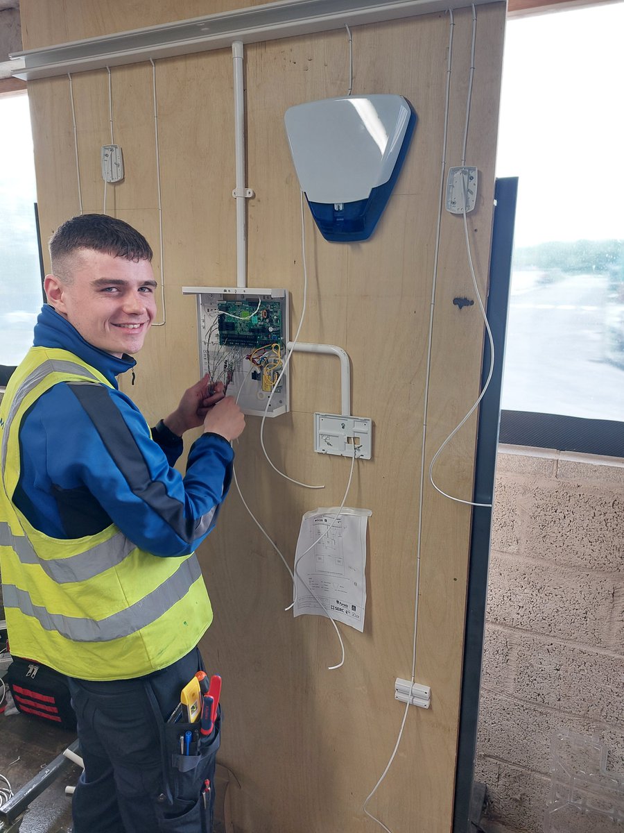 Diamond_Systems's tweet photo. *PROUD EMPLOYER ALERT*

Our very own, Aaron McMurray, took part in annual SkillBuild NI 2022 competition.

Click on the link below for more information!

#apprenticeship #firesafety #security #diamondsystems #fireprotection #engineers #citb

https://t.co/EcqPLMfAKJ https://t.co/ZgR9jhJBqv
