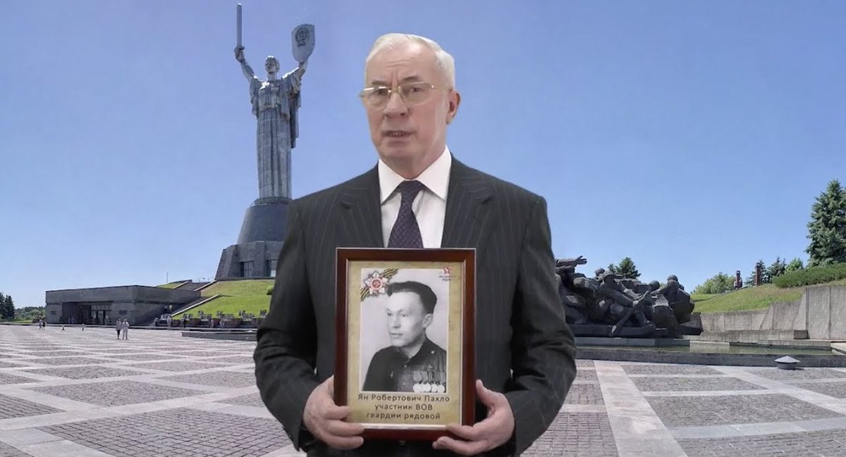 AzarovNikolay_'s tweet photo. Мой отец, Ян Робертович Пахло, в 1942 г. ушел добровольцем на фронт

Дважды ранен и дважды награжден медалью «За отвагу», очень ценимой солдатской наградой

Я с большим трепетом храню полученную им медаль. Одна хранится у меня, вторая – у моей сестры https://t.co/x60LywgyXm
