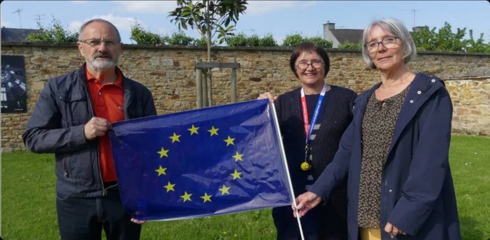 J_Pmag's tweet photo. #France. Pour la Journée de l’Europe, les hymnes des pays des trois villes jumelées avec La Guerche-de-Bretagne et de l’Europe seront diffusés en boucle sur la sonorisation de la Ville.....https://t.co/BqQeddJFPX
#jumelage #Brome #Ksiaz #Pauca #Europe #cooperation https://t.co/MRIen2gPMK