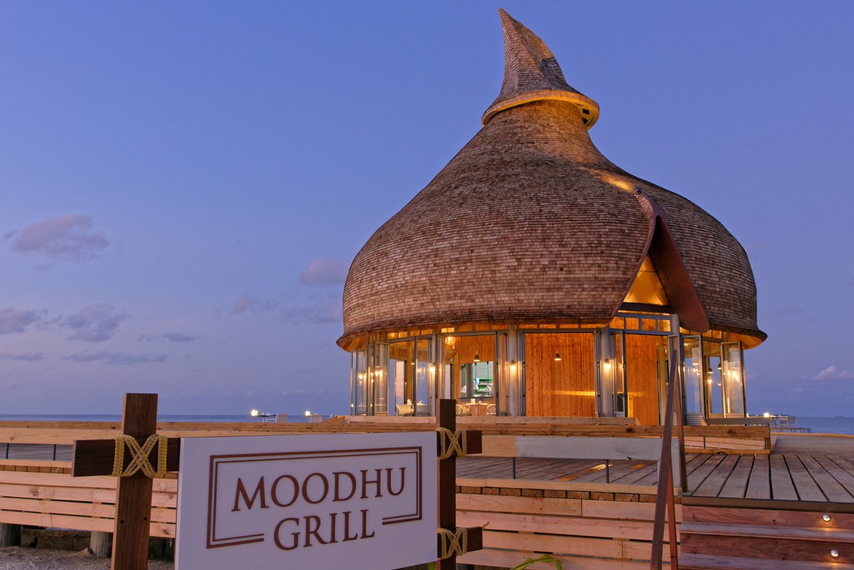 Maafushivaru_MV's tweet photo. One of our signature dining experiences with five
overwater private dining platforms, open to the stars above and the coral reef below. Classic grill-house fare including lobster, shrimp, choice cuts from our butcher, and Middle Eastern style kebabs cooked in our tandoor oven. https://t.co/3pOC4fyBgS