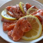 調味料と混ぜてつけるだけ!本気のサーモンレモンマリネ。