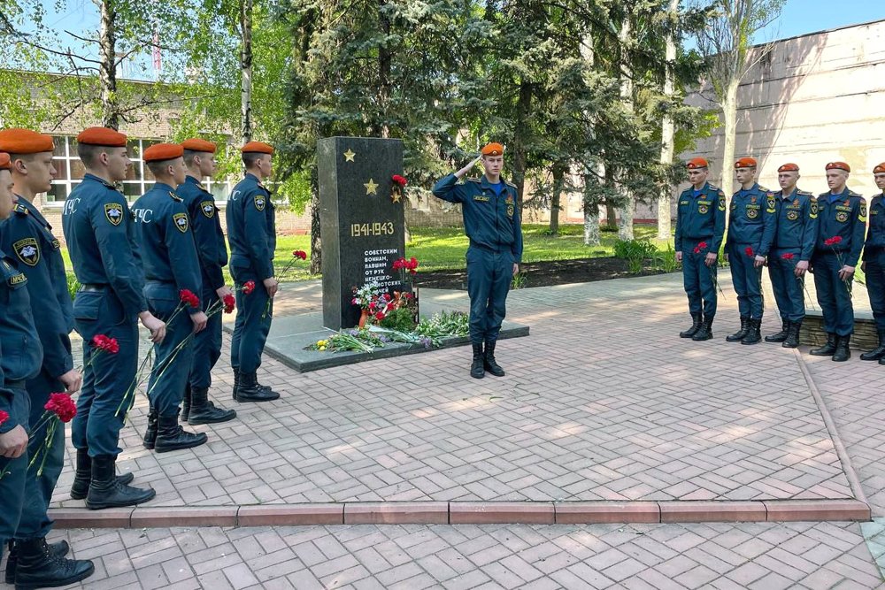 dnmchs's tweet photo. Возложение цветов в ознаменование 77-й годовщины Победы в Великой Отечественной войне
https://t.co/oJOYCNJLDb https://t.co/DcW7Lqq67f