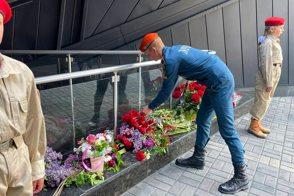 dnmchs's tweet photo. Возложение цветов в ознаменование 77-й годовщины Победы в Великой Отечественной войне
https://t.co/oJOYCNJLDb https://t.co/DcW7Lqq67f