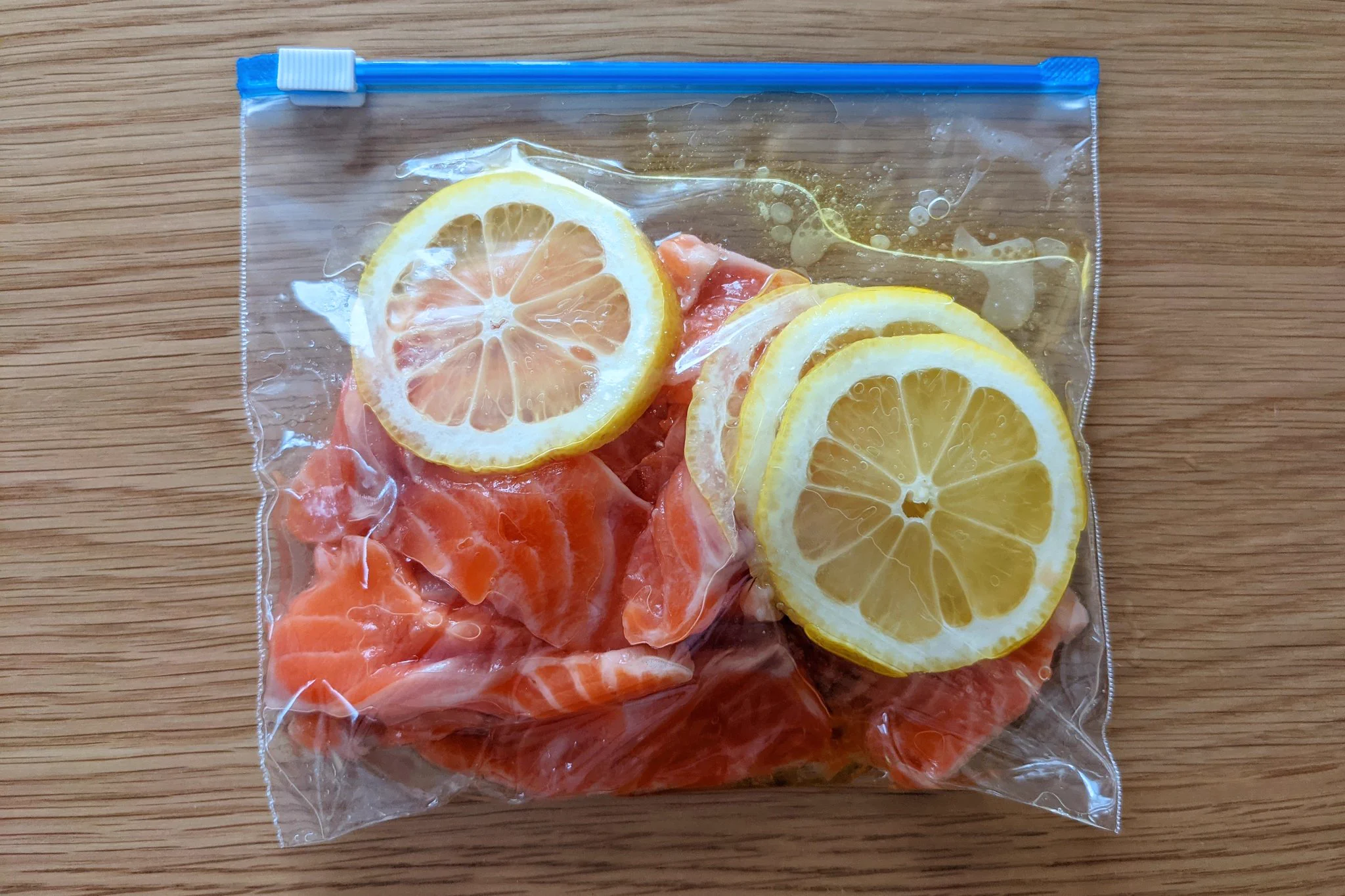 調味料と混ぜてつけるだけ！本気のサーモンレモンマリネ。