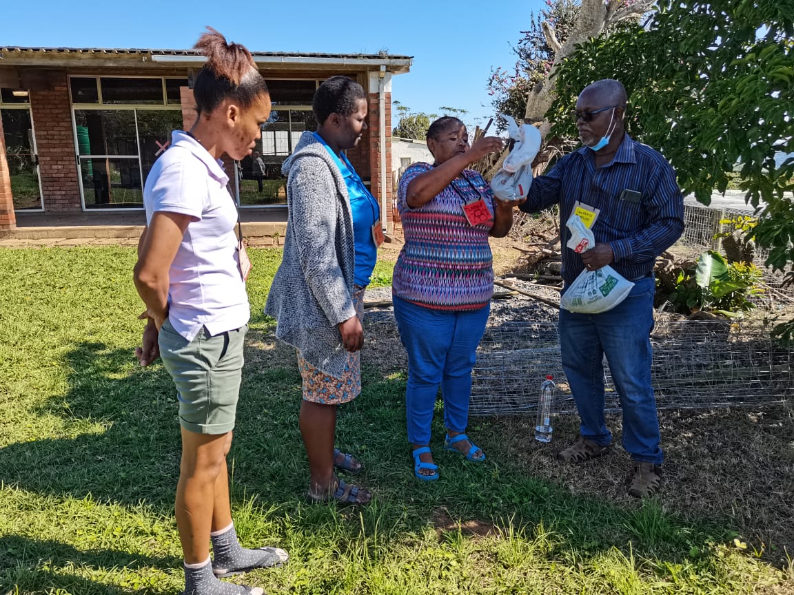 groundWorkSA's tweet photo. Week 2 of the Environmental Justice School (EJS) included an introductory session on Rights and Regulations by Centre for @CentreEnvRights focusing on the Constitution of South Africa, the Bill of Rights, PAIA. Participants also learnt about Environmental Health issues
#EJS2022 https://t.co/cr3H0v1Ssl
