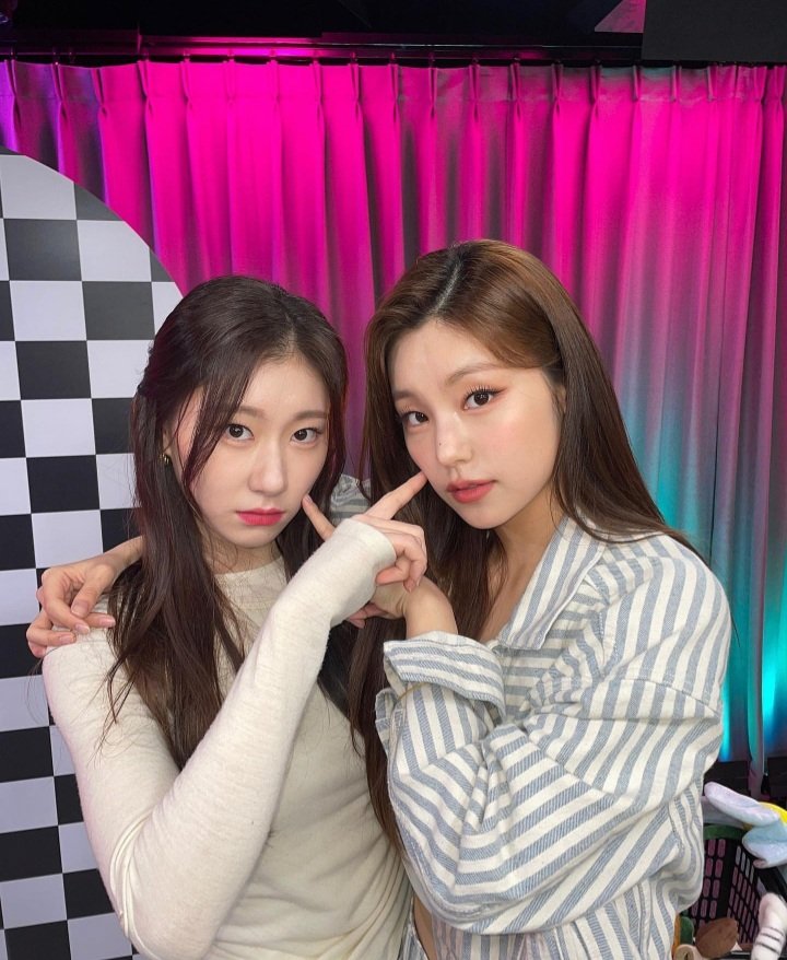 PinYeji's tweet photo. : ̗̀➛ Chaerji ღ https://t.co/Ka4uhhLdS4