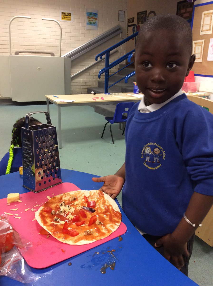EYFS2stannes's tweet photo. Alder class LOVE pizza so... we made our very own! 🇮🇹Belissimo! Make sure to get your orders in!!! https://t.co/6U097RZ6Bh
