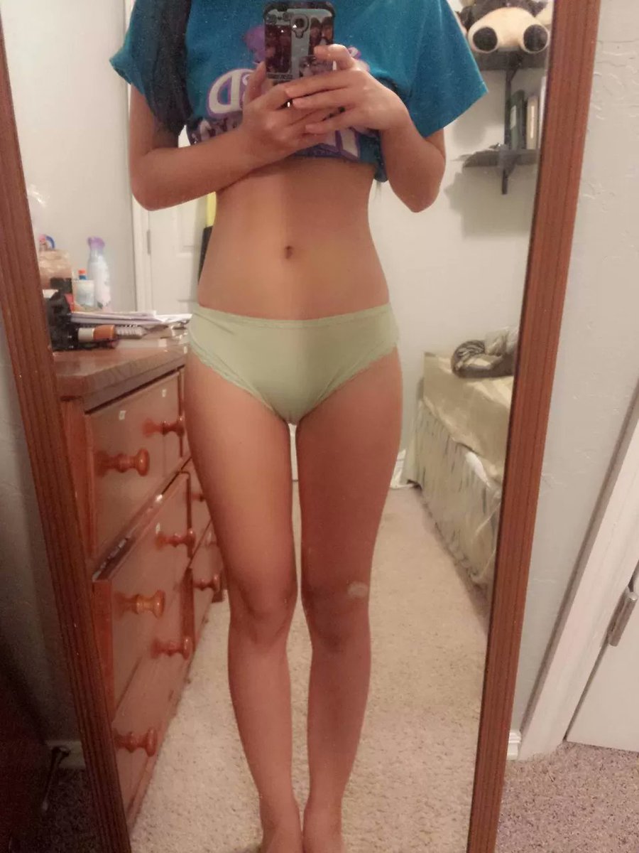 EroticMaika's tweet photo. New to #nsfwtwt 

♡ 19
♡ she/her
♡ bi
♡ asian
♡ shy

↻ &amp; ♡ to be moots https://t.co/bMleklO9ex