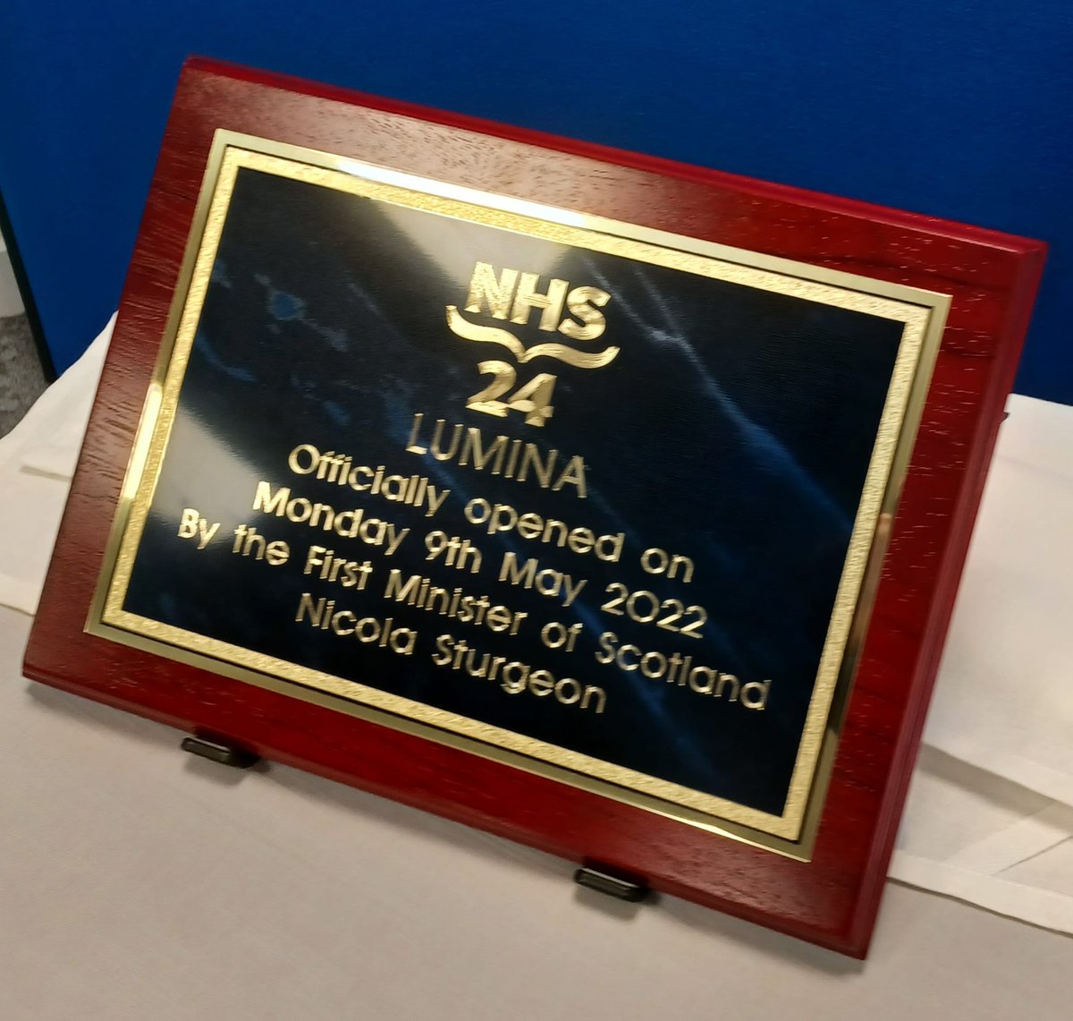ScotGovFM's tweet photo. On the 20th anniversary of @NHS24, First Minister @NicolaSturgeon praised staff for their commitment and tireless effort to ensure the public have access to the right information and support as she officially opened a new centre for the service in Hillington this morning. https://t.co/gckcpjCaMe