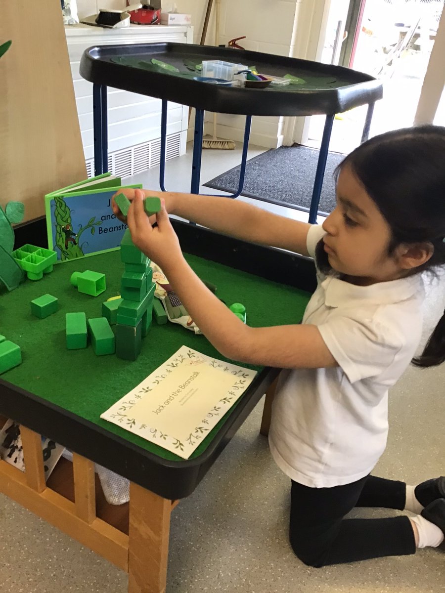 ElmridgeSchN's tweet photo. This week our key text is Jack and the Beanstalk. After planting our sunflower seed last week, I wonder what might be planted this week? #growing #primaryscience @ElmridgeScience https://t.co/9ECoOwXGVY
