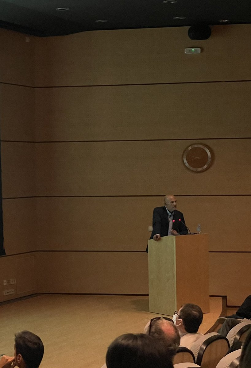 fafian_juan's tweet photo. Great opportunitty to learn with #Izpisua talking about Aging in Aging and Regeneration in #CFM_Aging @CNIOStopCancer @CaixaCiencia https://t.co/ivSz4SuDK7