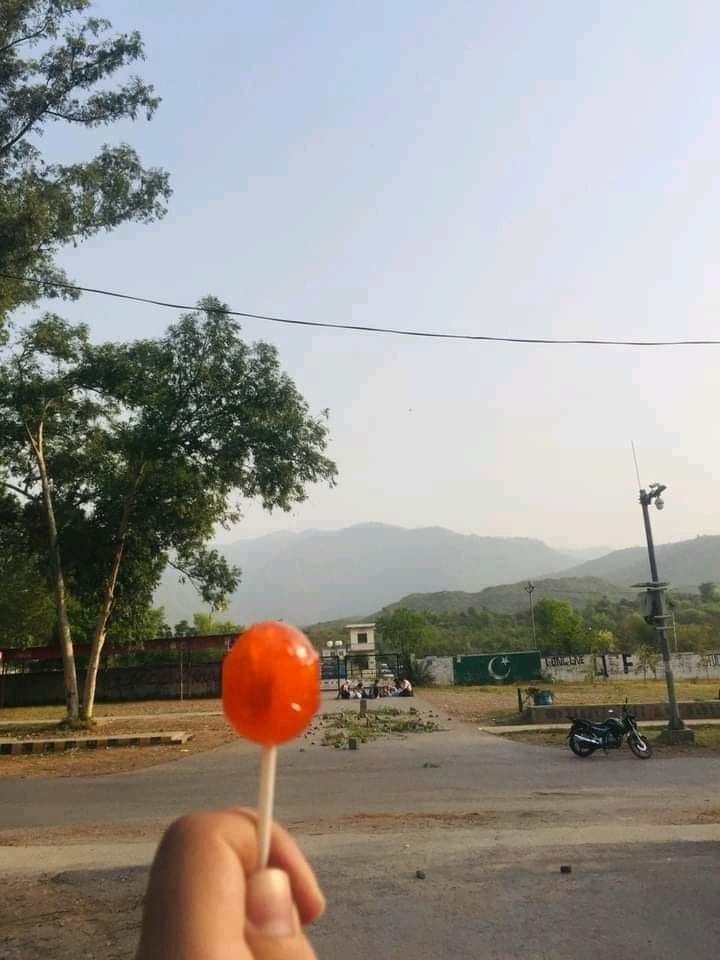 Heyitsarisha's tweet photo. First day at QAU after eid be like:

#QAUstrike '22 https://t.co/aGFgAFt9HT