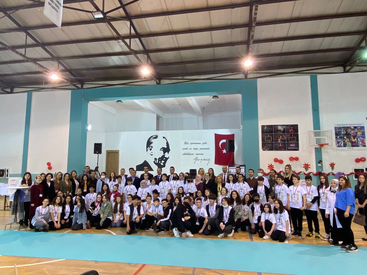itoortaokulu's tweet photo. Sayın Kaymakamımız Erdoğan Turan ERMİŞ, Sayın İlçe Milli Eğitim Müdürümüz Tayfun ÖZYOLCU, Sayın Şube Müdürümüz M. Emin BAYRAMBEY, Değerli Okul Müdürlerimiz, Kıymetli Konuklarımız, Öğretmen ve Öğrencilerimiz ile TÜBİTAK 4006 Bilim Sergimizi açtık. @TayfunOzyolcu @Catalca_ILCEMEM https://t.co/4T1OyKspdH
