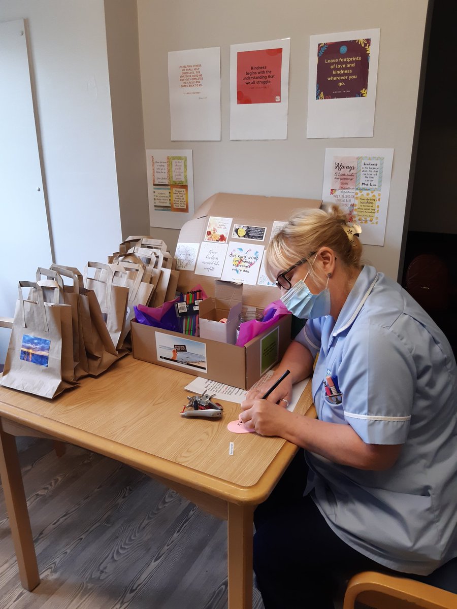 TracyFor_OT's tweet photo. Starting our kindness themed week as part of #MentalHealthAwarenessWeek on Windermere Lodge with staff kindness box. Gifts and messages for staff #moralboost #staffmatter #KindnessMatters #MentalHealthAwarenessWeek2022 @rdash_nhs @RDaSH_DoncCG https://t.co/VvSbkcJ95O