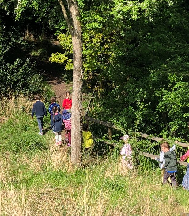 CarrdusYear1's tweet photo. Outdoor adventures and learning about nature! #carrdussschool #scienceoxford https://t.co/UvGO1TFDTB