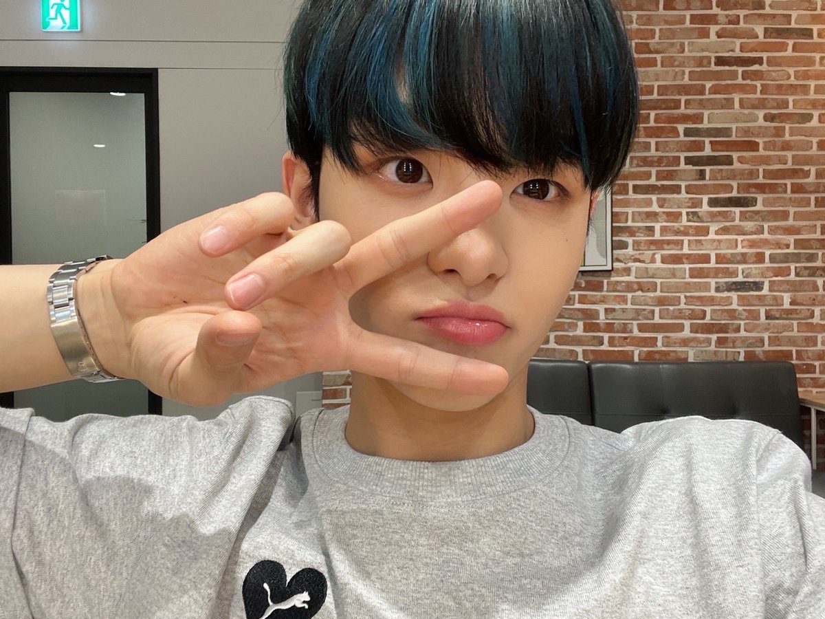 baksume's tweet photo. 5살의 얼굴을 하고 손목에는 롤렉스 https://t.co/d1gXRMwio9