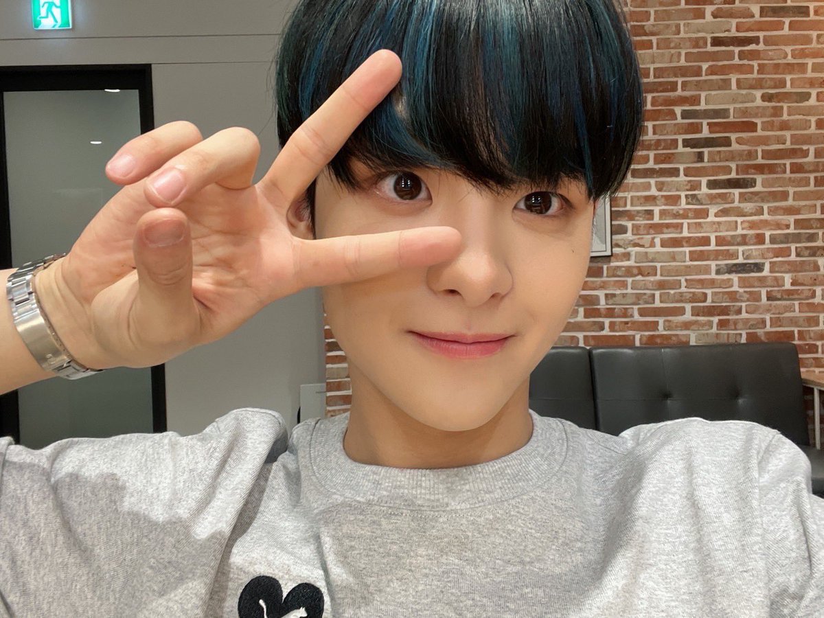 baksume's tweet photo. 5살의 얼굴을 하고 손목에는 롤렉스 https://t.co/d1gXRMwio9