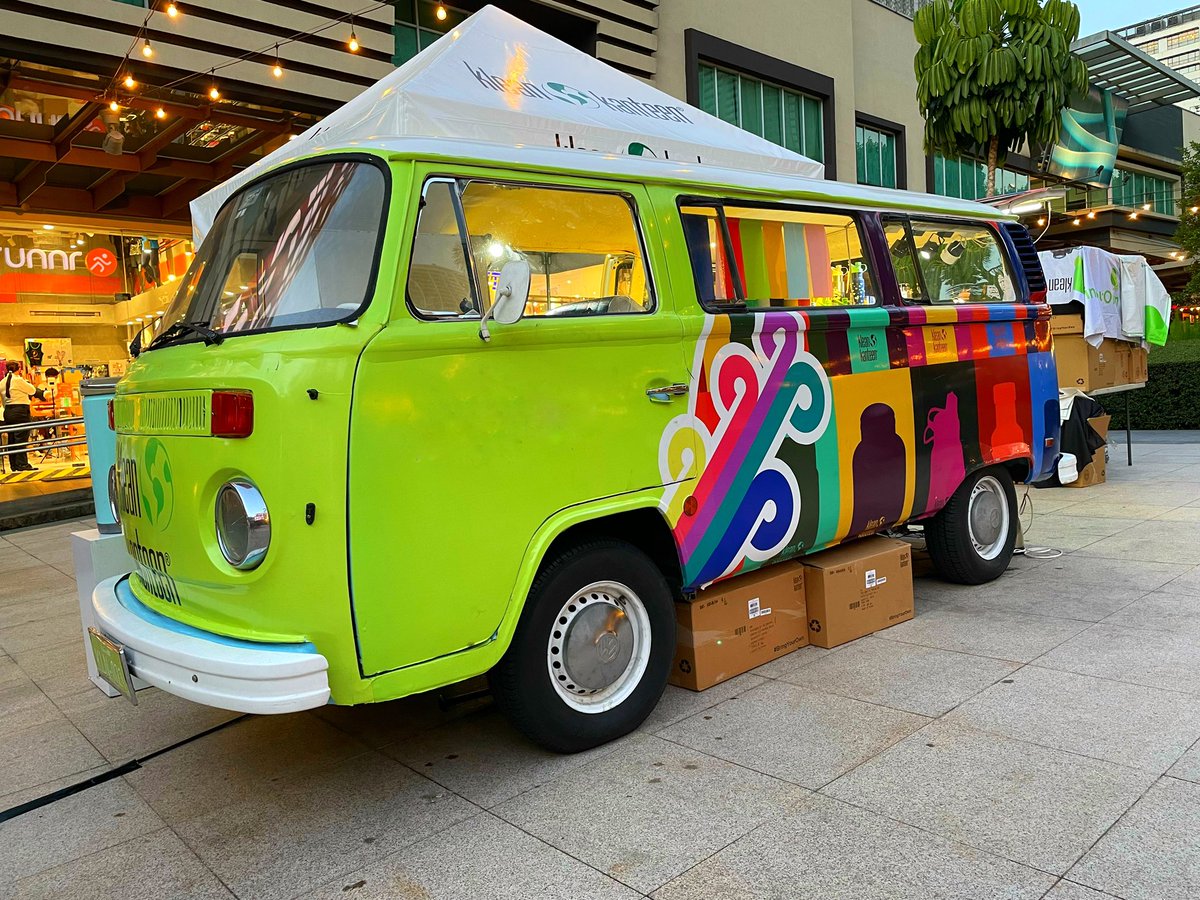 FGK_2004's tweet image. Love the groovy colors on this one! @DippiesNFT #vansandvibes 🚐