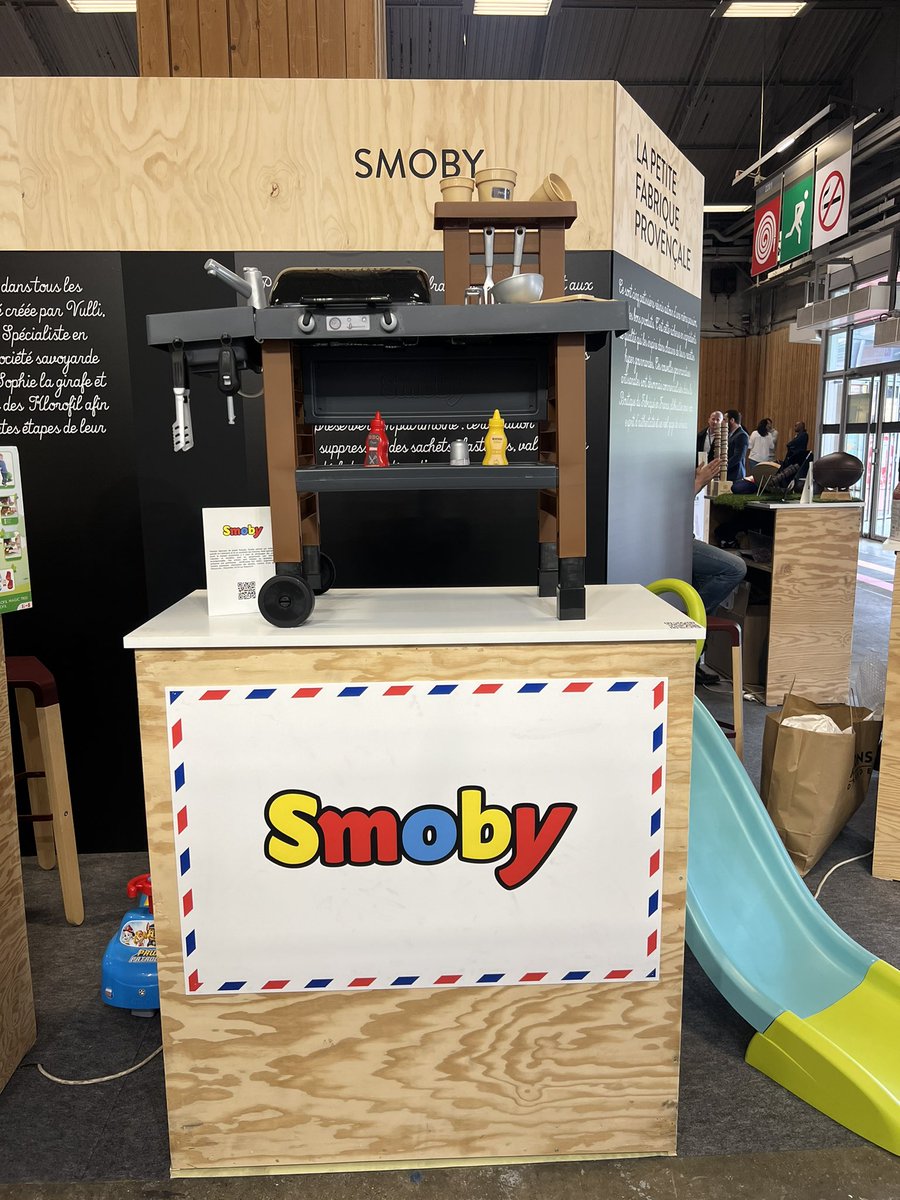 artisan_foiredp's tweet photo. @esd_camilledslv @yorrsz @foiredeparis @OrahESD @kn_change_now @esd_Jason @luniimaginaire @MonsieurBarbier #Salopette, #sauterelle, #souche, voici l’exposant commençant par un S que j’ai trouvée aujourd’hui 🤪 Qu’en penses-tu ? La photo est-elle jolie ? 🤩 Si oui, rendez-vous devant le stand du premier fabricant de jouets français #smoby pour en savoir plus 😉#AmazonFoireDeParis https://t.co/grMiM5ZnLt