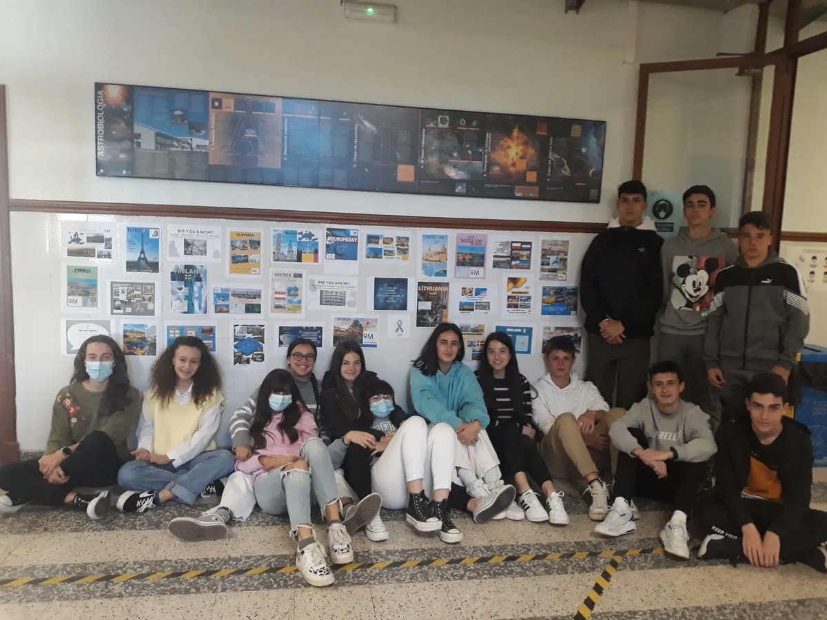SMNSJA's tweet photo. ¡Somos grandes, somos diversos, somos 27 y en el futuro seremos muchos más! La Unión hace la fuerza. Los alumnos embajadores del Parlamento Europeo nos los recuerdan con este trabajo en el día de Europa It's about Europe,it's about you!
#escuelasembajadoras #europeday https://t.co/AFLZ70AAGD