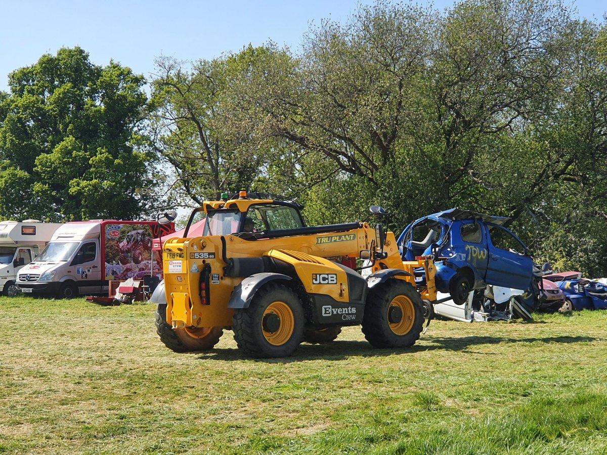 rcsctraining's tweet photo. You can’t go far without seeing a #Telehandler in action. This one was spotted at @DevonTruckShow this weekend – helping out with the @bigpetemonster Monster Truck Show @tru7group @EventsCrewUK
#RCSC #Lifting #TruckShow #Forklift #RCSCTraining #AccreditedTraining #DevonTraining https://t.co/VLEb6BJD9J