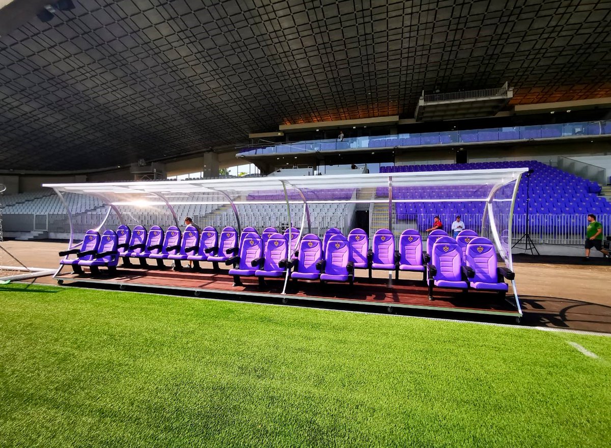 EuroSeating_Int's tweet photo. 💜🤍 Benches for Stadion Ljudski vrt, in Slovenia with Montreal Club Comfort V09 🔗 The same model of seat can be perfectly adapted to a cinema or a sport project thanks to the personalised study of each project #euroseatingaroundtheworld #euroseating #butacasEuroSeating https://t.co/AmqbX3bsU4