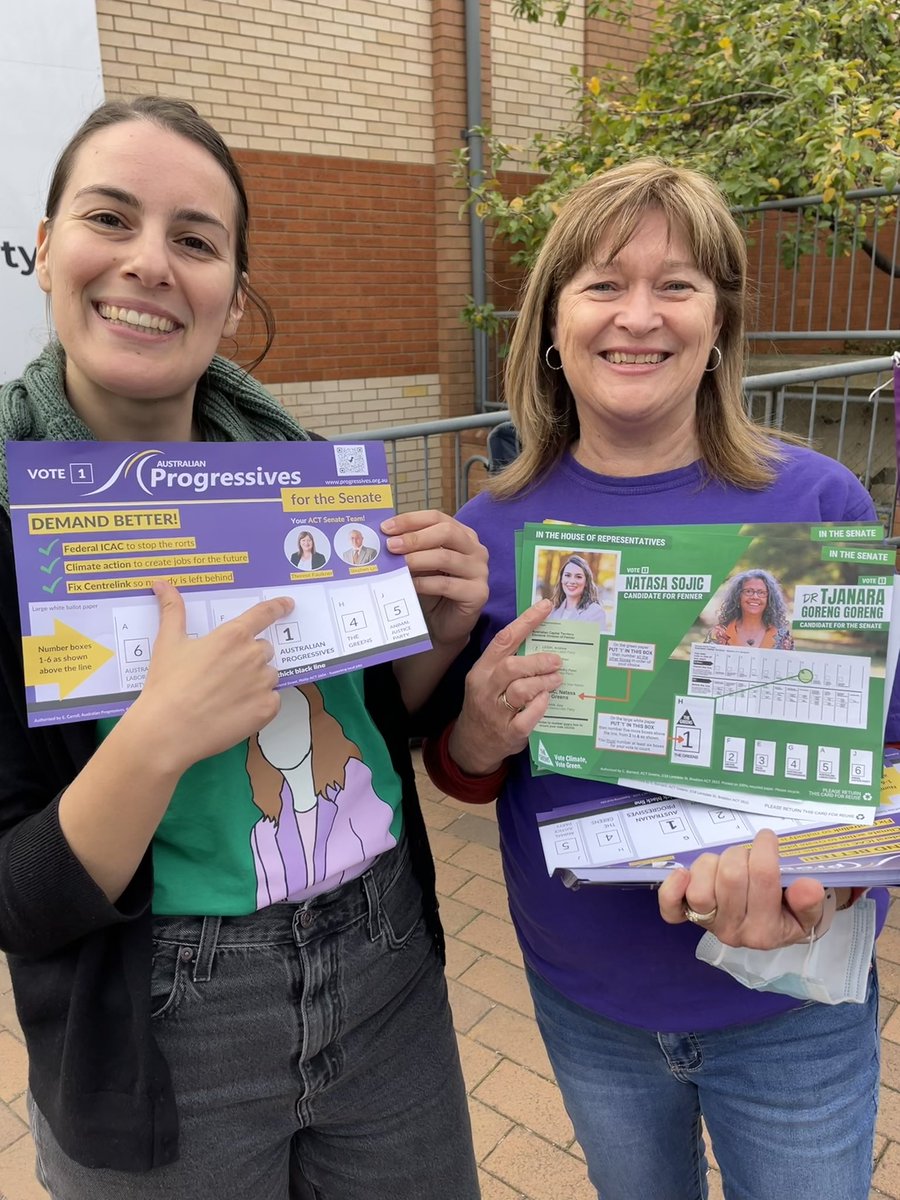 ThereseCbrProgs's tweet photo. Great to be out and about at the Belco pre-polling place today. Made friends with all of the How To Vote hander-outers. Lovely to meet Natasa, the Greens candidate for Fenner. https://t.co/NGwPzMaGu0