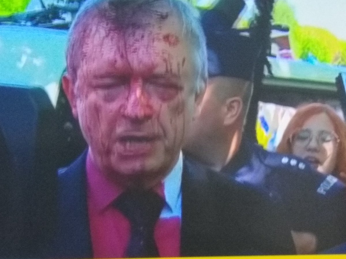 KorwinViola's tweet photo. Oto ambasador rosyjskich morderców, Polska podziękowała wraz z Ukraińcami 👊🇺🇦⚔️ https://t.co/BIucYyPxIH